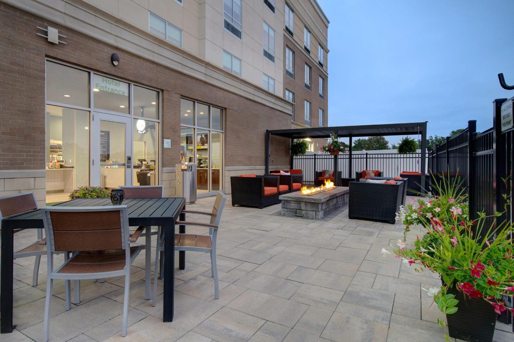 Holiday Inn Grand Rapids North - Walker, An Ihg Hotel מראה חיצוני תמונה